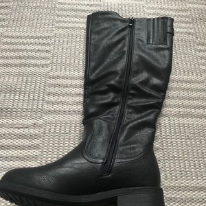 Winter High Boots Wide Calf (7.5 US)
NEVER WORN